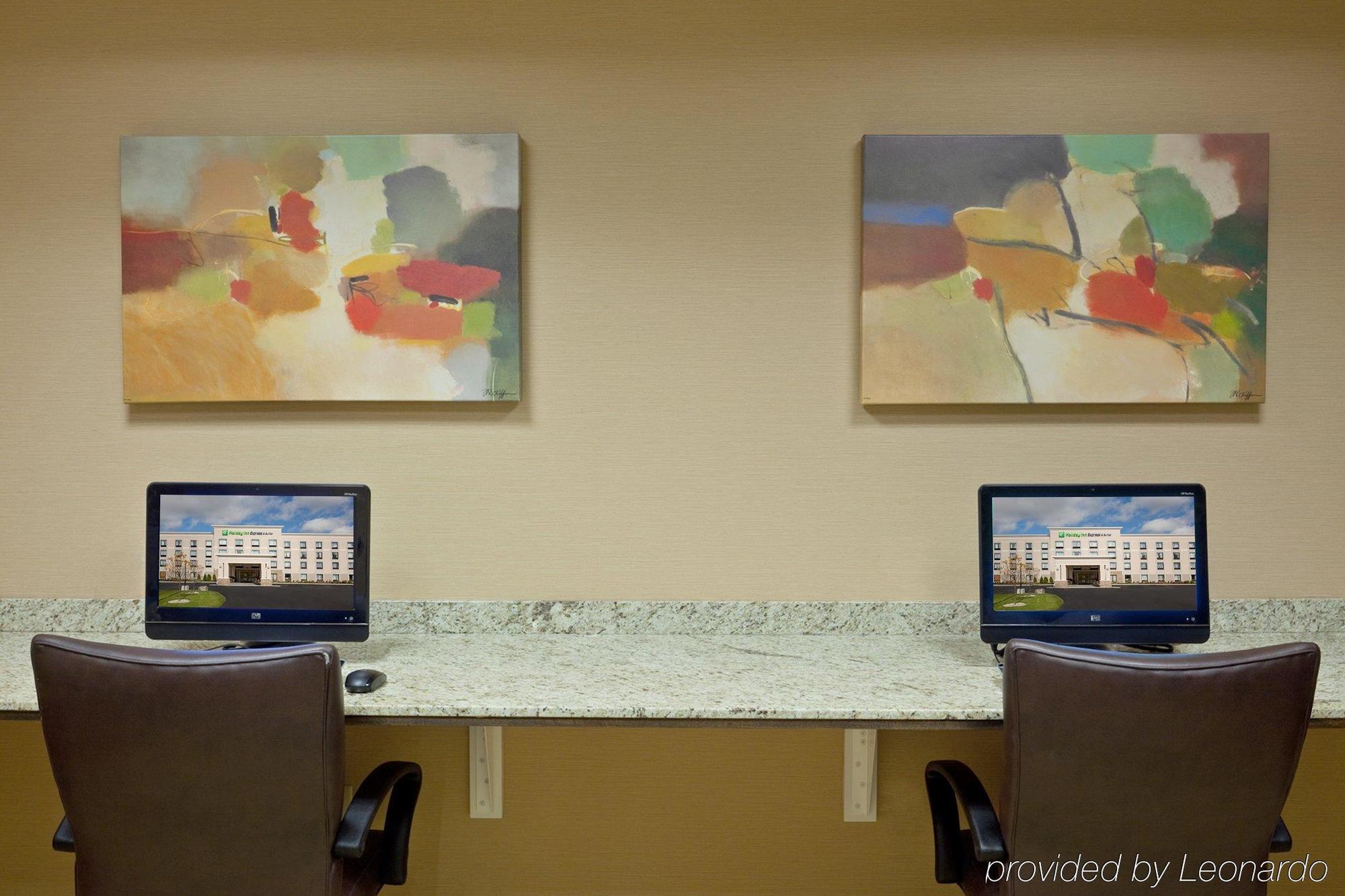 Holiday Inn Express & Suites Malone By Ihg Удобства фото